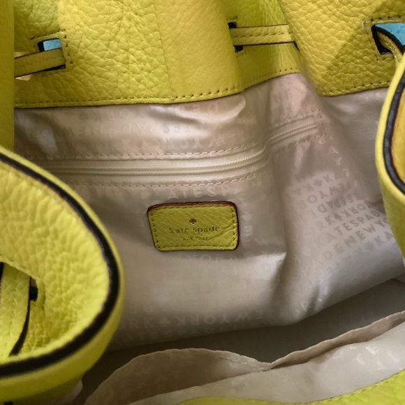 ♠️kate spade Large Pebbled Leather Crossbody Bucket bag.♠️ - Picture 6 of 8
